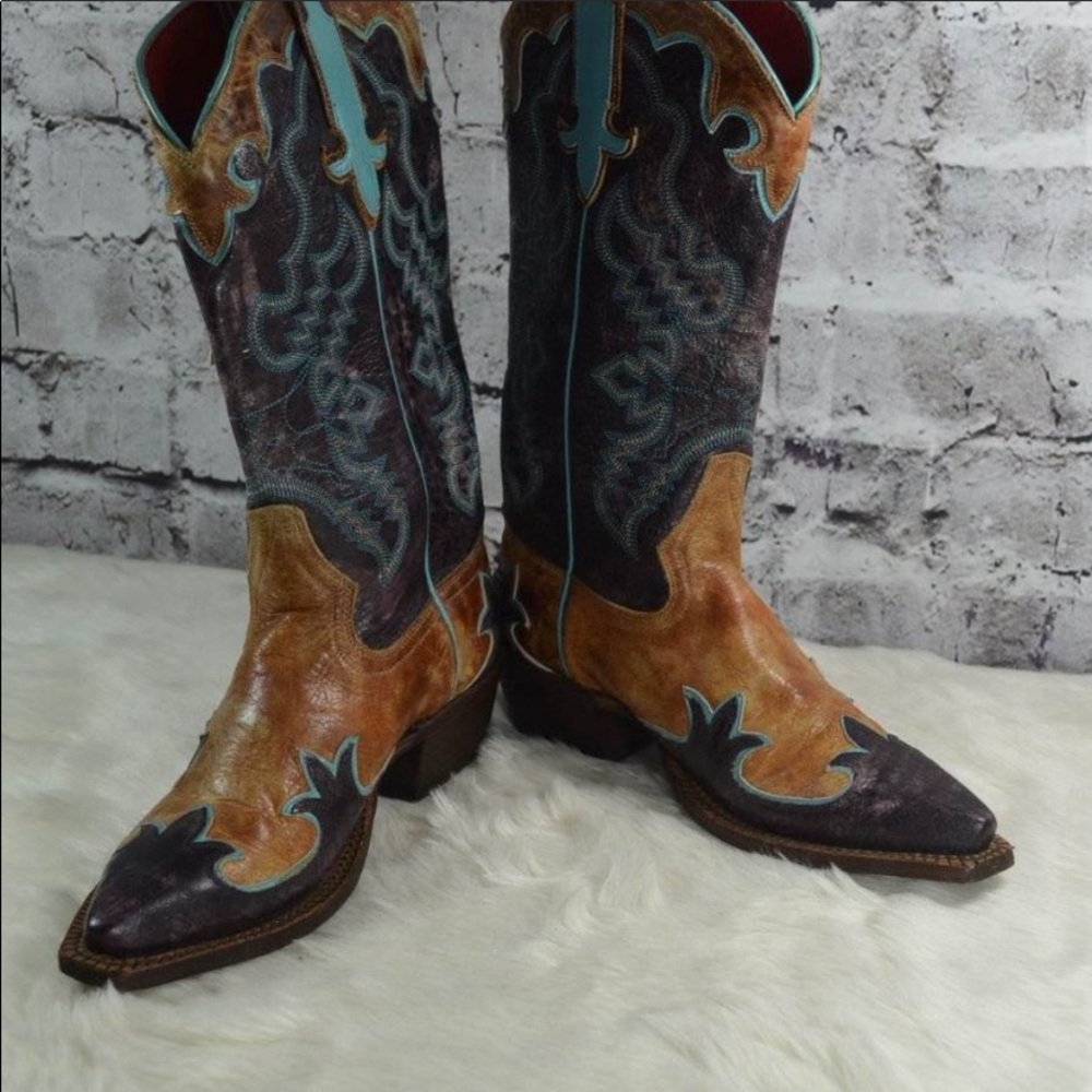 Macie Bean woman’s cowboy boot